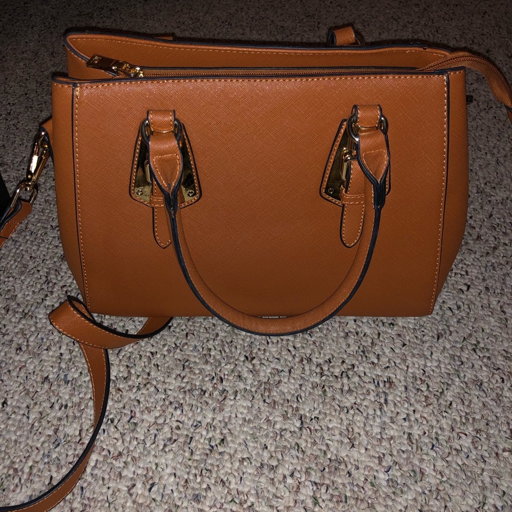 Hand bag/cross body purse